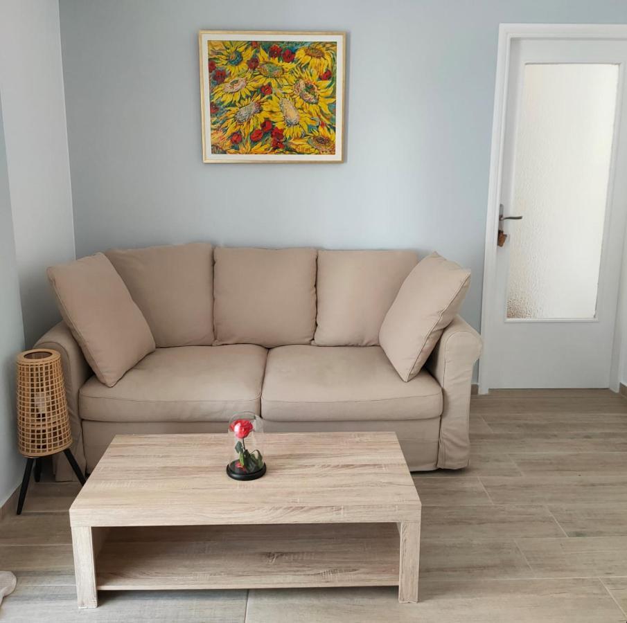 Sea & Chess Apt Rental Chrissi Akti Chania Exterior foto